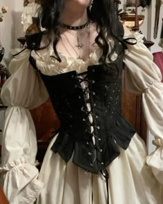 Corset Medieval Outfit, Goth Ren Faire Outfit, Ren Faire Outfits Witchy, Pirate Ren Faire Costume, Witch Costume Corset, Ren Faire Costume Ideas, Renn Faire Costume, Stay Corset, Ren Faire Witch