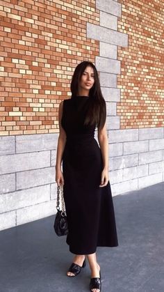 Fall Fashion Skirts, Modest Casual Outfits, Mode Zara, Elegant Dresses Classy, Mode Casual, Looks Street Style, Causual Outfits, Long Summer Dresses, All Black Outfit