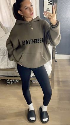 Clean Girl Baddie Outfits, Basic Back To School Outfits, At Home Outfit Ideas, School Dress, Simple Fits, Trendy Outfits For Teens, Cute Lazy Day Outfits