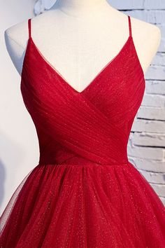 Abito da ballo lungo scollo a V rosso, abito da sera a-line
Silhouette: a-line
Materiale: tulle
BASSA: naturale
DETTAGLI DELLA DIETTRO: Lace-up
Lunghezza: lunghezza del pavimento
Foresine: completamente foderato
BRA incorporato: Sì Prom Dresses Wine Red, Layered Tulle Prom Dress, Wedding Dresses Near Me, Prom Dress Burgundy, Tulle Long Prom Dress, Red Evening Gowns, Burgundy Evening Dress, Prom Dresses Long Pink, A Line Evening Dress