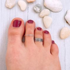 Oxidized Sterling Silver 925 Adjustable Wave Toe Ring, Unisex Open Toe Ring, Wide Midi Ring, Summer Knuckle Ring, Pinky Ring, Foot Jewelry - Etsy Spain Adjustable Nickel-free Toe Rings, Handmade Adjustable Minimalist Toe Rings, Adjustable Hypoallergenic Open Toe Ring, Nickel Free Adjustable Minimalist Toe Rings, Minimalist Adjustable Nickel-free Toe Rings, Adjustable Stackable Midi Toe Rings, Summer Toe Ring Jewelry As A Gift, Summer Toe Ring Jewelry Gift, Summer Beach Midi Rings