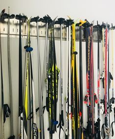 there are many skis hanging on the wall