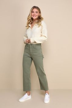 Daze Denim Sundaze - Olive Green Jeans - Cropped Utility Jeans - Lulus Different Styles For Women, Classy Mom Outfits, Green Jeans Outfit, Botas Outfit, Casual Outfits For Work, Green Pants Outfit, Utility Jeans, Olive Green Jeans, Casual Work Outfits Women