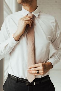 DAZI - Mauve - Pink Skinny Tie Mauve Tie, Groom Groomsmen, Dapper Style, Mens Linen, Ny Wedding, Groom Outfit, Wedding Ties, Cotton Wool, Tall Guys