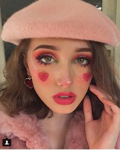 Faschings Make Up, Edc Makeup, Strawberry Halloween, Strawberry Costume, Strawberry Outfit, Pretty Halloween Costumes, Rave Makeup, Makeup Artist Tips