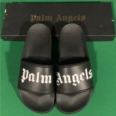 Palm Angels Pool Slide - Size 39 Euro , 8.5 W , 7y - Brand New ( Ds ) - Original Box - Cover Bag Included I Appreciate Everyone For Stopping In & Checking Out Items Of Mine. With An Inventory From Retro Air Jordan’s To Nike Dunk’s & Trainer’s. Feel Free To Hit That Follow To Stay Updated On Kicks That Come Through In Your Size. Black Logo Sandals For Summer, Palm Angels Slides, Palm Angels Shoes, Slider Design, Pool Slide, Shoe Wishlist, Shoes World, Mens Slides, Palm Angels