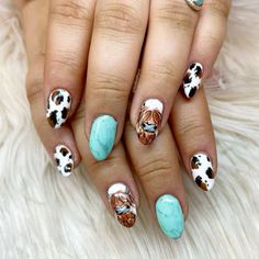 Country Theme Acrylic Nails, Cute Short Cow Print Nails, Simple Cow Nail Designs, Country Nail Art Designs, Nail Designs Cowgirl, Cowboy Print Nails, Cow Hide Nail Designs, Long Horn Nail Design, Nail Art Designs Cow Print