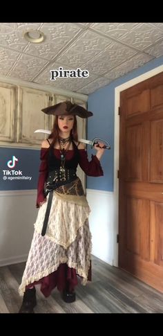 No Corset Pirate Costume, Pirate Coat Womens, Womens Pirate Cosplay, Ren Faire Outfit Pirate, Ren Fest Pirate Costumes Women, Punk Pirate Outfit, Pirate Look Women, Thrifted Pirate Costume, Feminine Pirate Outfit