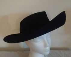 Fitted Casual Felt Hat For Kentucky Derby, Casual Fitted Felt Hat For Kentucky Derby, Fitted Cap Felt Hat For Rodeo, Classic Fitted Felt Cap, Casual Wide Brim Fitted Top Hat, Casual Wide Brim Top Hat, Fitted Cap For Rodeo, Formal Western Hat For Spring, Casual Fitted Felt Cap