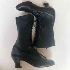 Super Rare Find! 1970s Or Earlier Vintage Charles David Boots Size 37, Made In Italy. Leather Is Like Butter. Excellent Condition. I Wish That They Fit! Styling Is So Hip Currently. A Great Find! Shoes Vintage, Charles David, Lace Up Boots, Leather Boots, Shoe Laces, 1970s, In Italy, Butter, Lace Up