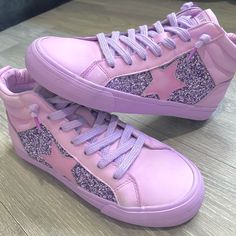 These Shoes Are Perfect For Spring And Summer!Would Look Soo Good With Some Cute Denim Shorts Or Jeans Too Sneakers Are New In Box / Size 6.5 Color Is Purple But In Real Life It Looks More Of A Mixture Of Pink And Purple. Laces Are Light Purple In Color. Has Glitter With A Star On Each Shoe. Glitter On Both Sides Of The Sneakers. “. Vintage Havana” Stamped On The Tongue Of The Shoes. Comes With Extra Laces In Light Purple Too Slip On Styling 1-Inch Sole Distressed Outsole Fits True To Size Sku: Sporty Glitter Sneakers With Round Toe, Casual Leather Sneakers With Glitter Accents, Pink Sneakers With Speckled Midsole And Round Toe, Pink Round Toe Sneakers With Speckled Midsole, Sporty High-top Glitter Sneakers, Sporty Glitter High-top Sneakers With Round Toe, Sporty Glitter Lace-up Sneakers, Low-top Leather Sneakers With Glitter Accents, Synthetic Lace-up Sneakers With Glitter Accents