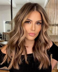 Caramel Money Pieces On Dark Hair, Neutral Caramel Balayage, Chriselle Selling Sunset Hair, Mom Fits, Honey Brown Hair, Fall Hair Color Trends, Hair Color Caramel, Brunette Hair With Highlights, Hair Color For Brunettes