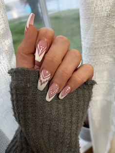 #westernnails #western #country #countrynails #aztecnails #southernnails western theme French nail manicure with Aztec horse blanket inspired line art white pink Country Nail Designs, Aztec Horse, Country Acrylic Nails, Rodeo Nails, Horse Nails, Cowboy Nails, Aztec Nails, Western Nails, Boho Nails