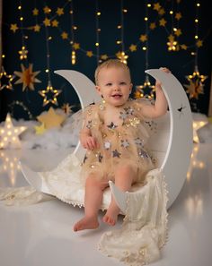 Twinkle Stars Photography Backdrop - New Years Eve Black & Gold Stars, Holiday Celebrate, Countdown, Photo Booth, Cake Smash by PhotoPropFloorsDrops on Etsy New Years Eve Baby Photoshoot, Halloween Smash Cake, Stars Photography, Cake Smash Theme, Wooden Backdrops, Smash Cake Girl, Cake Smash Backdrop, Moon Party, Hanging Stars