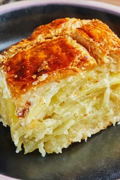 a close up of a piece of food on a plate with some sort of bread