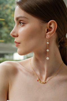 Delicate Pearl Chain Earrings For Party, Feminine Pearl Chain Earrings, Feminine Pearl Pendant Earrings For Wedding, Simple Gold Bracelet, Chic Updo, Keshi Pearl Earrings, Shoulder Duster Earrings, Duster Earrings, Gold Bracelet Simple