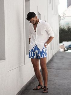 Mykonos Mens Style, Beach Outfit For Men, Modest Beach Outfit, Yacht Photoshoot, Classy Shorts, Mens Linen Outfits, Vacation Outfits Men, Quotes Summer