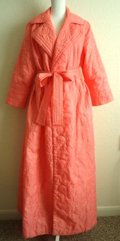 Vtg  60-70s Bloomingdale's Quilted Pink Peach Long Robe Lingerie Loungewear Sz-S  | eBay Quilted Housecoat, 70s Lingerie, Quilted Robe, Womens Bathrobes, Pink Peach, Sleepwear Robe, Brands Outlet, Vintage Ladies, Vintage Outfits