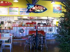 the inside of a restaurant with tables and chairs