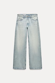 MID WAIST - WIDE LEG - FULL LENGTH Five pocket jeans with a mid waist and belt loops. Front zip and metal button closure. Full Length Jeans, Mid Waist Jeans, Jeans Cargo, Shirt Blouses Tops, Cardigan Sweater Jacket, Light Blue Jeans, Jeans Light, Skorts, Shirt Skirt