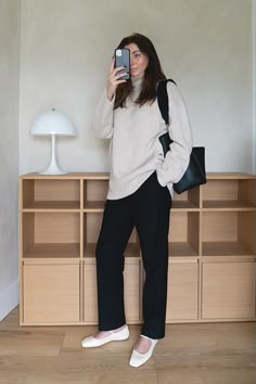 White Flats Outfit, Mary Jane Flats Outfit, Ballet Shoes Outfit, Mary Jane Outfit, Mary Janes Outfit, Mary Jane Shoes Outfit, White Mary Jane Shoes, Celine Coat, Flat Shoes Outfit