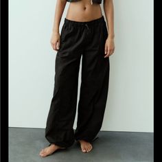 Size Xs Nwt Black Wide-leg Summer Cargo Pants, Black Wide-leg Cargo Pants For Summer, Black Wide Leg Pants For Streetwear, Black Full-length Cargo Pants For Summer, Black Cargo Style Parachute Pants Loosely Fitted, Black Cargo Style Pants For Summer, Loosely Fitted Black Cargo Parachute Pants, Sporty Black Wide Leg Pants With Pockets, Sporty Black Parachute Pants For Summer