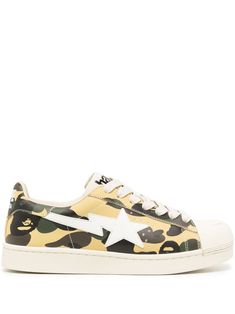 yellow multicolour calf leather camouflage print round toe appliqué logo logo-print tongue branded heel counter front lace-up fastening branded insole flat rubber sole Camouflage Print, Bathing Ape, A Bathing Ape, Sneakers White, Leather Sneakers, Logo Print, Calf Leather, Lace Front, Camouflage