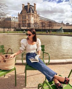 White Blouse + Medium Wash Jeans Romantic Afternoon, Paris Photo Ideas, Summer Outfits Women Over 40, Modest Summer Outfits, Jeans Outfit Summer, London Outfit, French Girl Style, Casual Outfit Inspiration, Sleeves Designs For Dresses