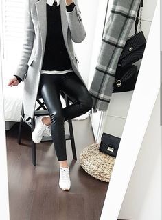 Black Leather White Work Look Legging, Black Leather Pants, Mode Casual, Stil Inspiration, Ținută Casual, Modieuze Outfits, Fashion Mode, Office Outfits, Work Casual