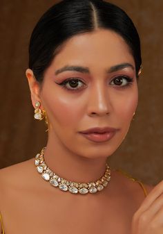 Kundan Stone Gold Plated Choker Set Zevar by Geeta - Fabilicious Fashion Bandhani Dress, Kundan Jewellery Set, New Gold Jewellery Designs, Modern Gold Jewelry, Poses Women