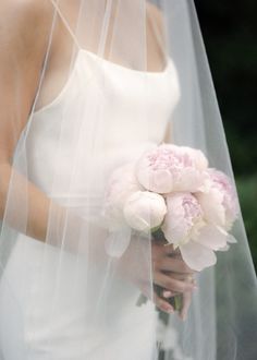 bride holding pink peony wedding bouquet in luxury coastal wedding White Peony Bouquet Wedding, Pink Peony Wedding, Peony Wedding Bouquet, Bouquet Luxury, Pink Peony Bouquet, Small Bridesmaid Bouquets