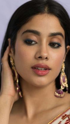 Jaanvi Kapoor, Janvhi Kapoor, Jahnavi Kapoor, Janvi Kapoor, Jahnvi Kapoor, Face Closeup, Jhanvi Kapoor, Fashion Bella, Bollywood Hairstyles