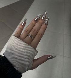 Chrome Silver Nails, Beyonce Nails, Rocker Nails, Chrome Nails Silver, Talon Nails, Milky Nails, Grunge Nails, Metallic Nails, Pretty Hands