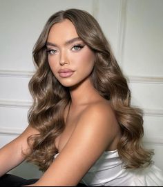 Lose Wavy Hair, Wavey Hair Styles For Wedding, Pageant Curls, Hairstyles For High Neck Dresses, Red Carpet Hairstyles, Black Hair Makeup, Volume Curls, Hair Curling Tips, Ball Hairstyles