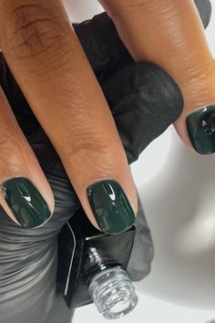 We Hate to Say It, But These 4 Nail Colours Can Look a Little “Cheap” in Autumn Dark Autumn Nails, Green Nails Dark, Silver Nail Polish, Nails Dark, Dark Green Nails, Green Polish, Latest Nail Trends, Hot Pink Nails