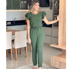 Novidades fresquinhas para você arrasar em qualquer ocasião. Modest Outfits, Elegant Style, Runway Fashion, Women Empowerment, Chic Outfits, Party Outfit, Outfit Sets, Cute Outfits, Wonder Woman