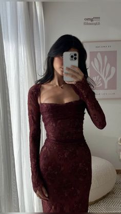 Dark Red Lace Dress, Dark Red Long Dress, Red Long Dress, Dark Red Dresses, Mode Hippie, Prom Dress Inspiration, Pretty Prom Dresses, Grad Dresses, Lace Midi