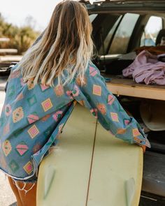 Womens Surf Style, Cold Surfer Outfit, Surfer Girl Style Outfits, Billabong Aesthetic, Surf Outfit Women, Aussie Aesthetic, Surfer Outfit