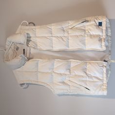 Tags Have Been Removed, But This Is A Brand New. Never Worn Abercrombie Puffer Vest. Size M In A Creamy White. Hidden Hood That Tucks Under The Collar And Secures With Velcro. Hidden Hood, Puffer Vest, Creamy White, Abercrombie Fitch, Puffer, Color White, Jackets For Women, Brand New, Collar