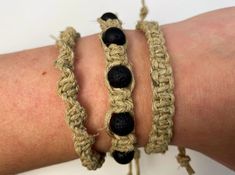 Learn how to make these three easy DIY macrame hemp bracelets with adjustable sliding closures in this step by step tutorial and video! Includes a beaded hemp bracelet, square knot bracelet, and spiral half knot bracelet patterns. macrame tutorial | macrame jewelry | easy macrame tutorials | adjustable macrame bracelet pattern | 90s jewelry Easy Macrame, Macrame Tutorials, Hemp Bracelet, Diy Macrame, Macrame Bracelet, Tutorial Video, Macrame Patterns, Bracelet Patterns, Bracelet Designs