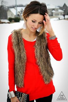 DIVINA EJECUTIVA: #Divitips - 23 formas de llevar un chaleco de pelos Red Fur, Outerwear Vest, Vest Outfits, Looks Chic, Fur Vest, Looks Style, Winter Looks, Fall Winter Outfits, Winter Style