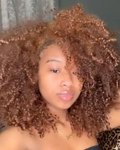 Honey Blonde Afro, Blonde Afro, Dyed Curly Hair, Honey Brown Hair, Curls For The Girls, Different Hair Colors, Honey Blonde Hair, Natural Hair Inspiration