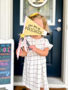 "Back to School Pennant Flags for Preschool through 6th Grade Includes: + 14 page pdf file with instructions (2 Back to School Styles, Hooray for the First Day, First Day of School, Daycare, Homeschool, Preschool, Kindergarten, plus 1st-6th grade) + digital flags each approximately 7.8\" x 5.5\" + 1 flag per single page printed + card stock recommended + add wooden dowel or straw & ribbon or embellishments for fun! **BONUS** Last day of School Flags + DIY Ready Confetti for those first day jitte Back To School Styles, School Pennant, Preschool First Day, Preschool Pictures, First Day Of Preschool, Pennant Flags