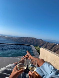 Mykonos Couple Pictures, Dating Esthetics, Honeymoon Vision Board, Honeymoon Suite Aesthetic, Honeymoon Inspo Pics, Couple On Honeymoon, Summer Vacation Couple, Honey Moon Photos, Vision Board Relationships Pictures