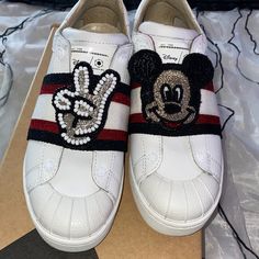 Moa Disney Mickey’s Kool:Peace Two Fingered Beaded Decalit’s S Little Dye On The Rim. Usa Shoes, Disney Mickey, Womens Shoes Sneakers, S S, White Black, White And Black, Shoes Sneakers, Dye, Black White