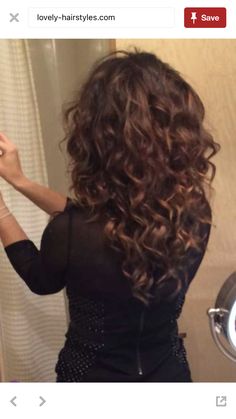 Curly Hair With Golden Highlights, Medium Length Haircut Curly Hair Layers, Deva Haircut, Natural Curly Hair Cuts, Layered Haircuts For Medium Hair