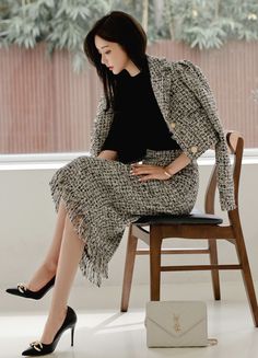 Tweed Fashion, Bombshell Dress, Elegant Outfit Classy, Business Style, Elegante Casual, Business Outfit, Kpop Fashion Outfits