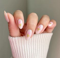 Spring Floral Nails, Tulip Nails, August Nails, Subtle Nails, Cute Spring Nails, Classy Acrylic Nails, Cute Summer Nails, Snowflake Nails