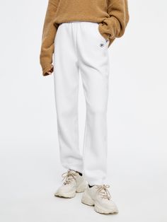 Details: White Digital Casual Sweatpants Exquisite digital embroidery on both sides Classic drawstring sweatpants Loose fit Materials & Care: Polyester 69.8%, Cotton 24.5%, Spandex 5.7% Hand wash | Dry clean Do not bleach Size & Fit: Model is 5'7", Bust 32, Waist 24, Hips 35, wearing a size S Item #: LL3PA37 Drawstring Sweatpants, Casual Sweatpants, Digital Embroidery, Sweat Shirt, Loose Fitting, Sweatpants, Spandex, How To Wear, T Shirt