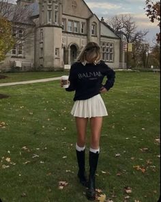 follow me -> goal : influencer pinterest and tik tok 🫧 im 18 years old, and law student in France ⚘️ Winter Date Night Outfits, Pleated Skirt Outfit, Cute Thanksgiving Outfits, Thanksgiving Outfit Women, Tennis Skirt Outfit, 사진 촬영 포즈, Elegante Casual, Paris Outfits